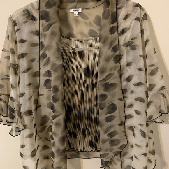 NICOLA Top, 2 pieces, attached cami and lightweight, sheer open front cover up - Picture 2 of 16